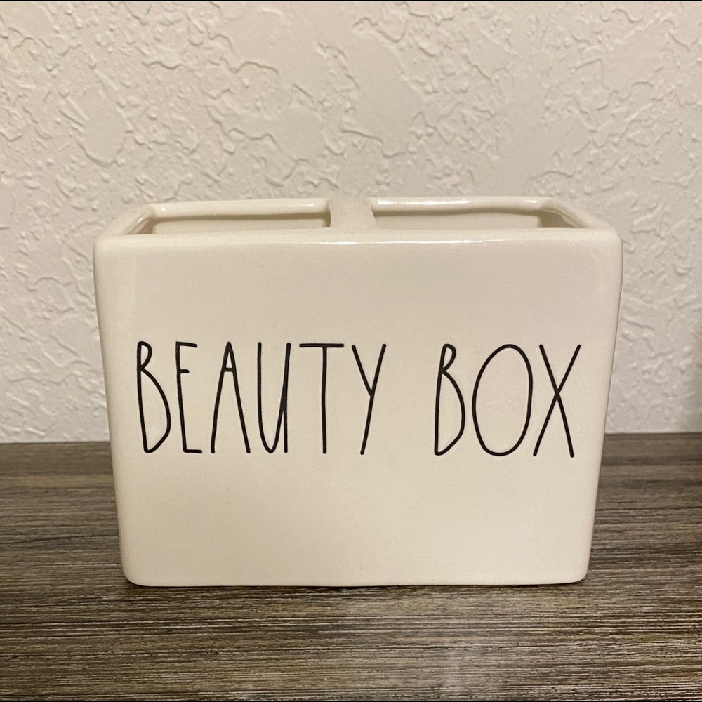 Makeup brush holder
